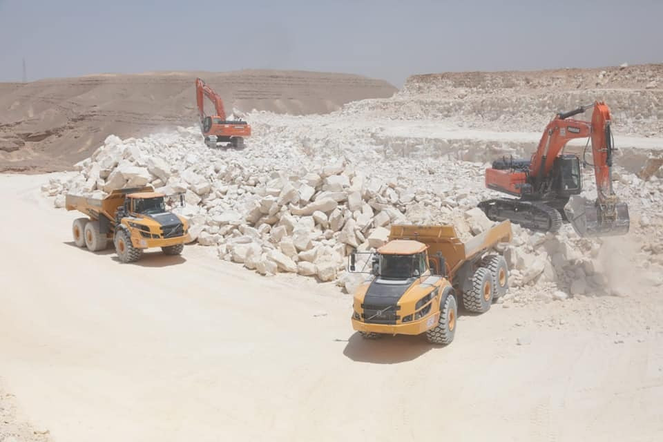 وزير النقل يتفقد المشروع