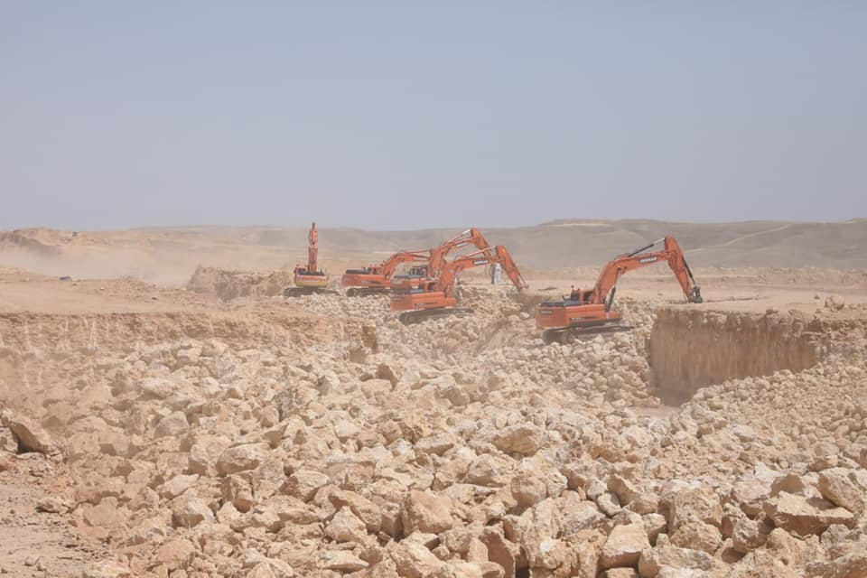وزير النقل يتفقد المشروع