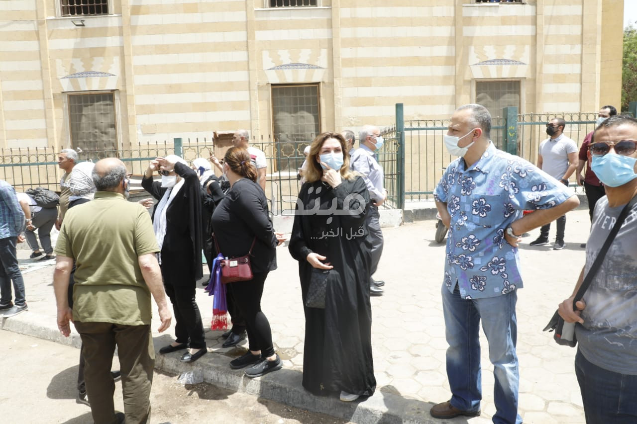تشييع جنازة المطرب ماهر العطار وسط غياب نجوم الفن