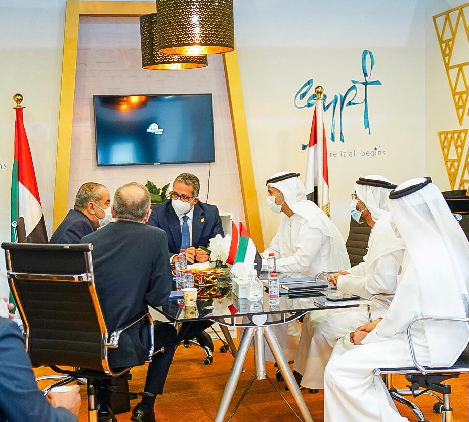 وزيرا السياحة والطيران يلتقيان نظيرهما الإماراتى