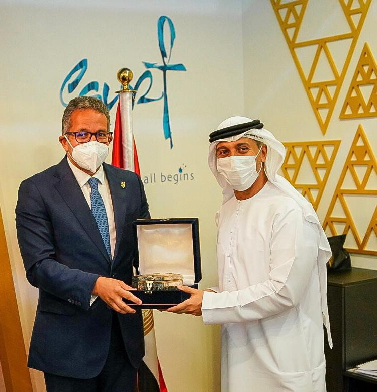 وزيرا السياحة والطيران يلتقيان نظيرهما الإماراتى