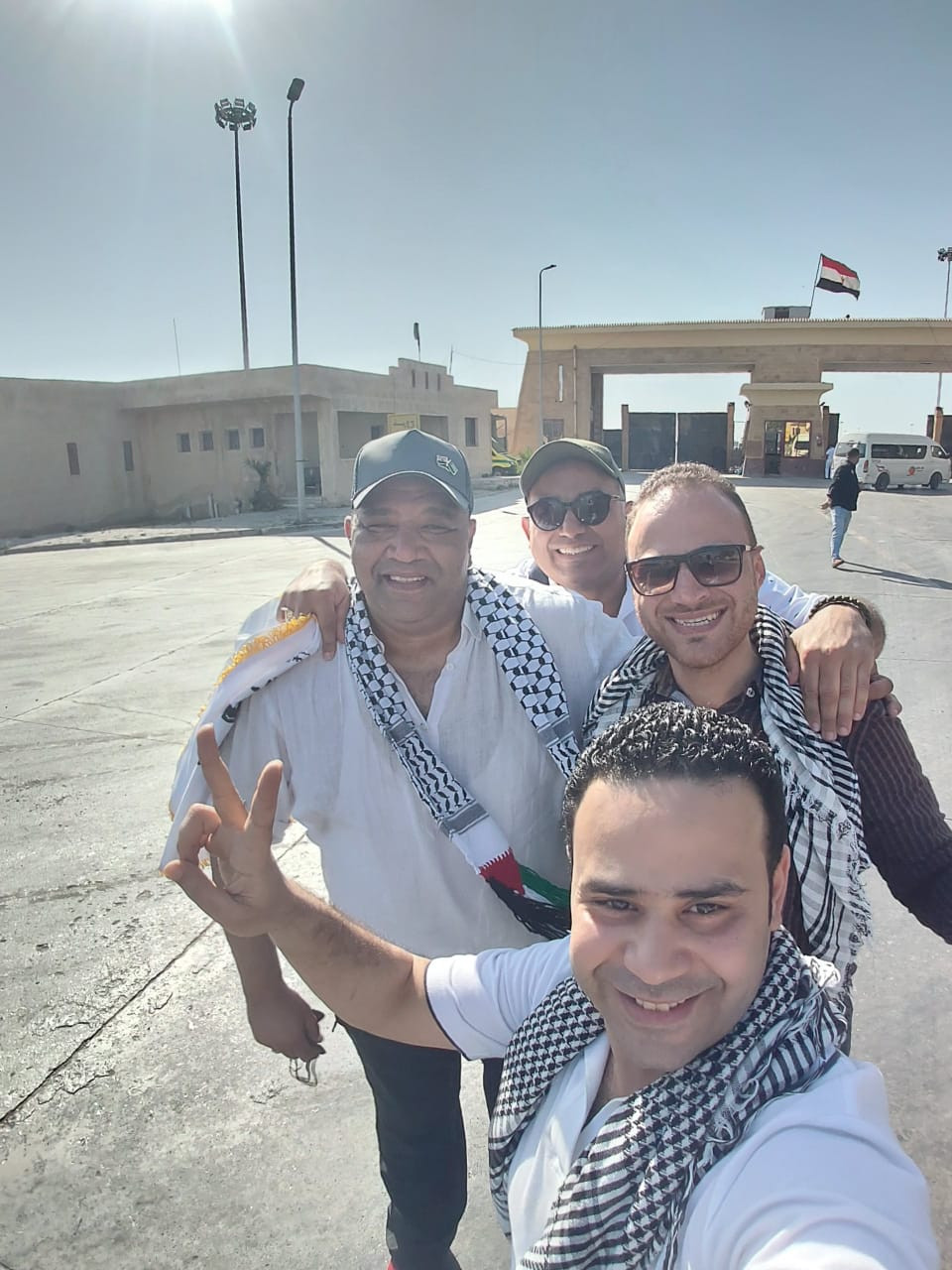 ممثلى الأحزاب والسياسيين