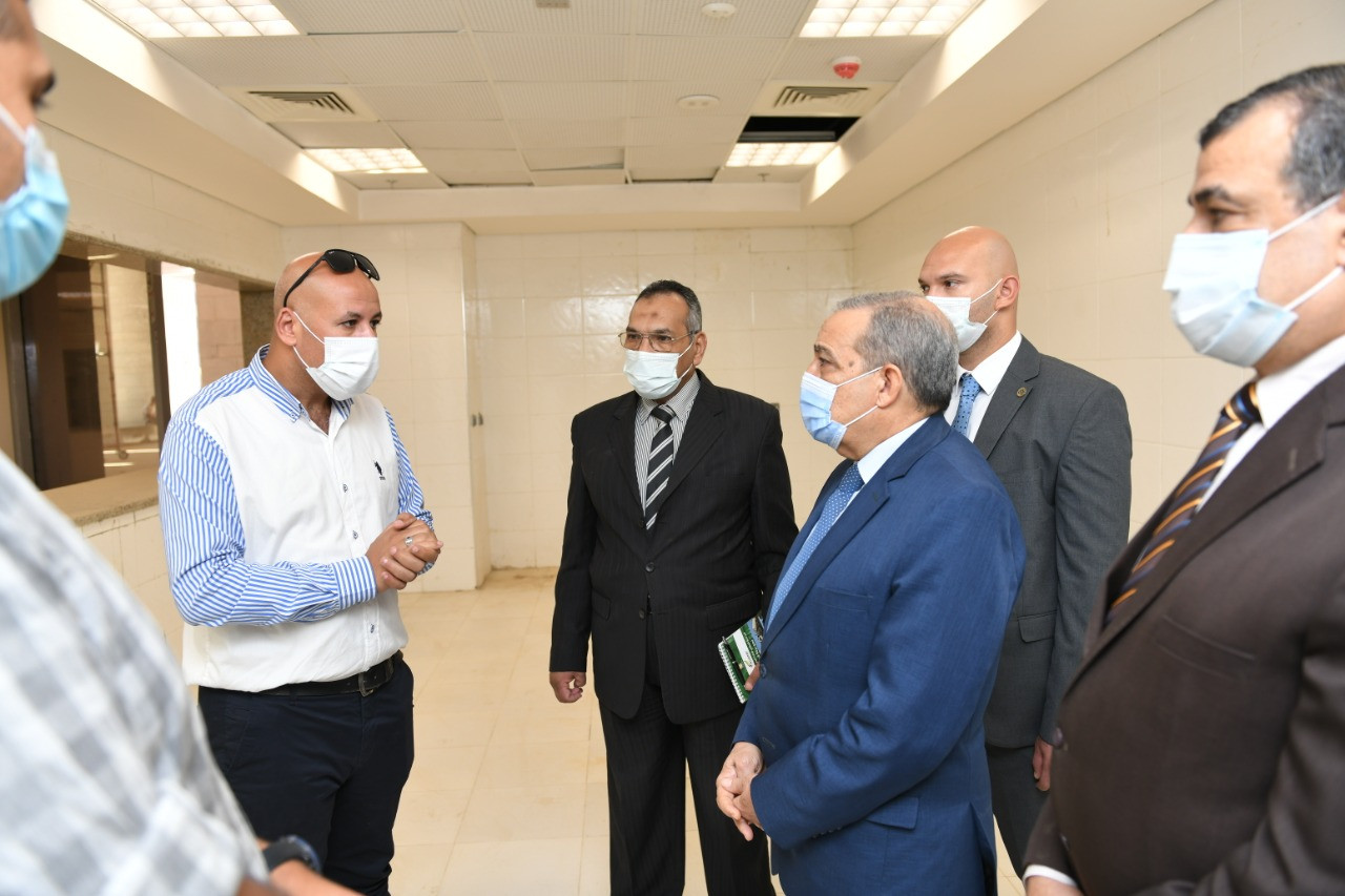وزير الإنتاج الحربى يتابع العمل بمبنى الوزارة بالعاصمة الإدارية