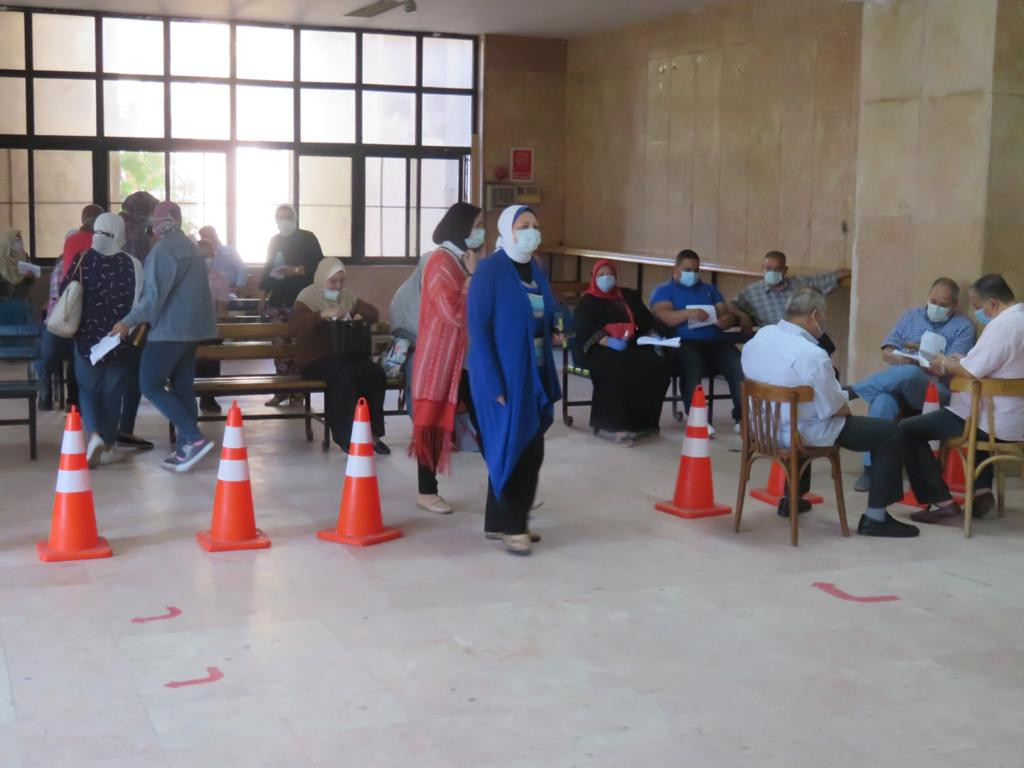 تلقى لقاح كورونا بجامعة الإسكندرية