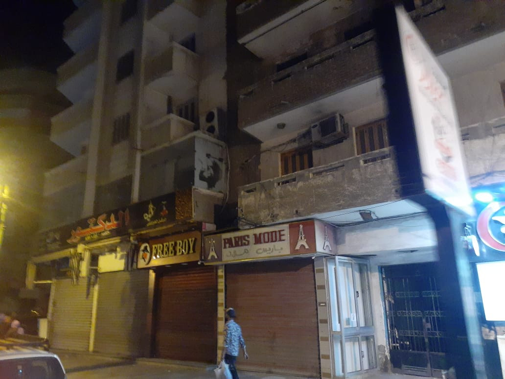 إغلاق محال مخالفة لإجراءات كورونا بالإسكندرية
