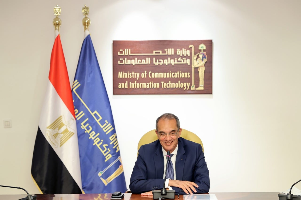 وزير الاتصالات