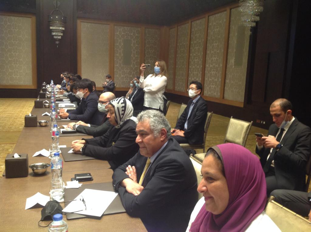 وزير المالية مع المستثمرين الكوريين