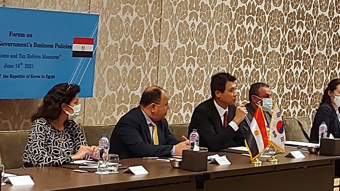 وزير المالية مع المستثمرين الكوريين
