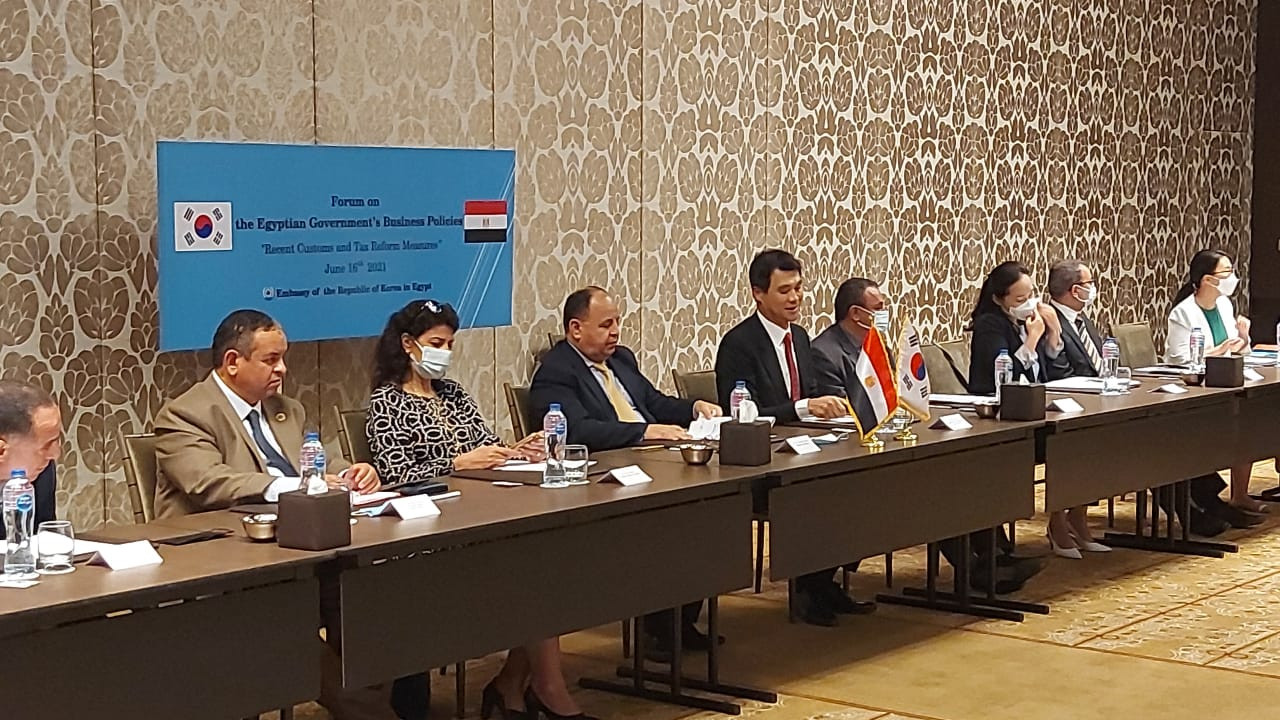 وزير المالية مع المستثمرين الكوريين