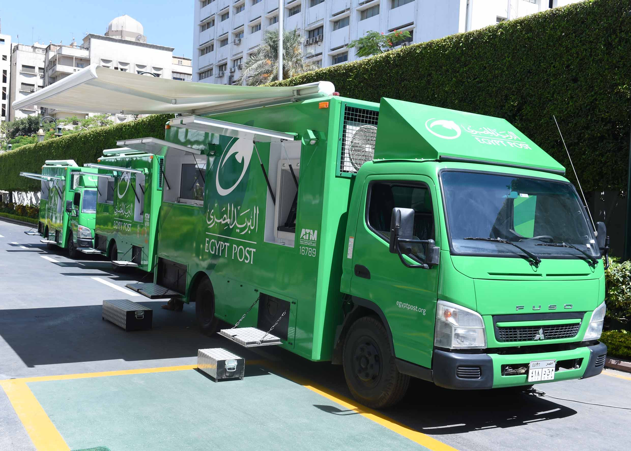مدبولى يشيد بتجربة سيارات البريد