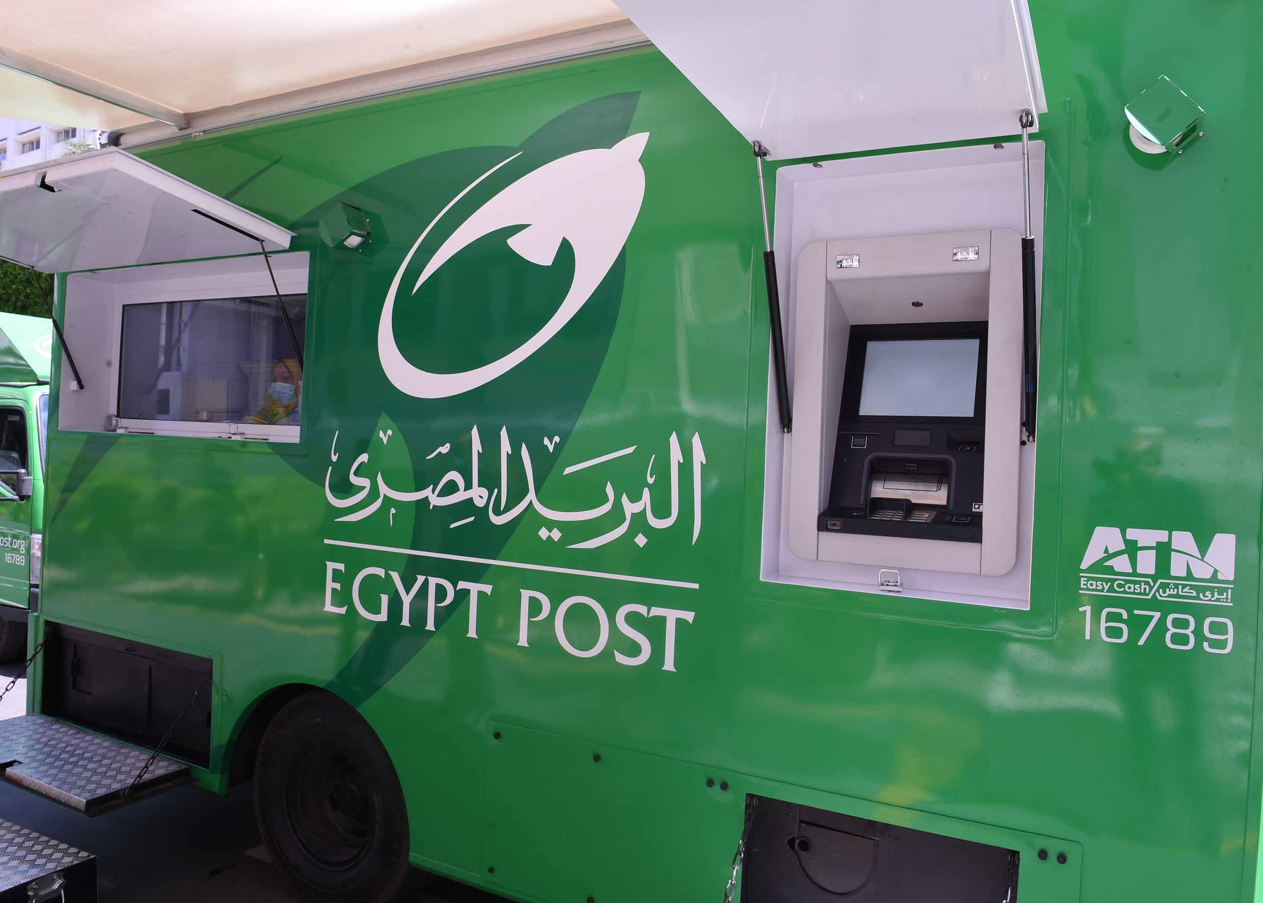 مدبولى يشيد بتجربة سيارات البريد