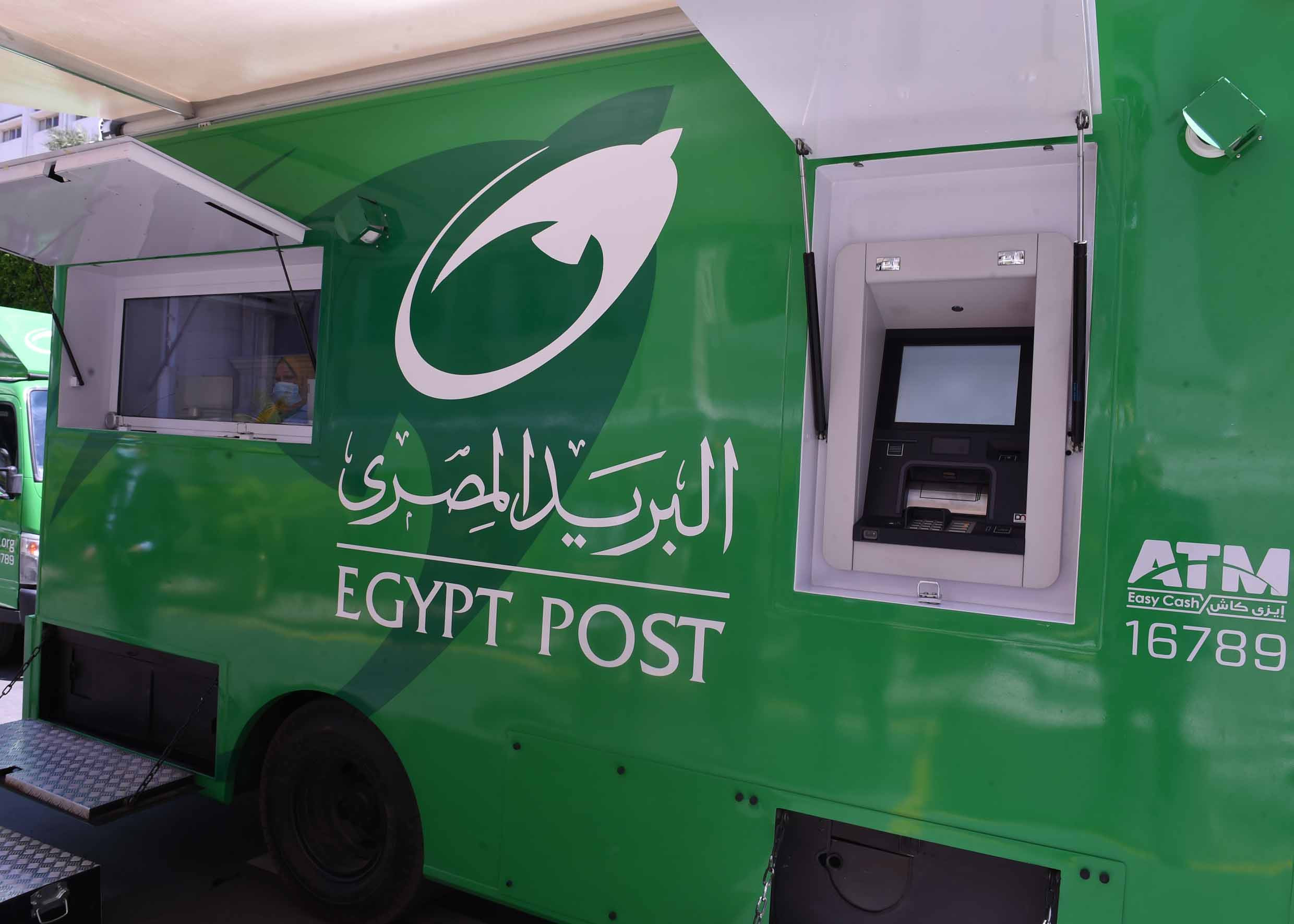 مدبولى يشيد بتجربة سيارات البريد
