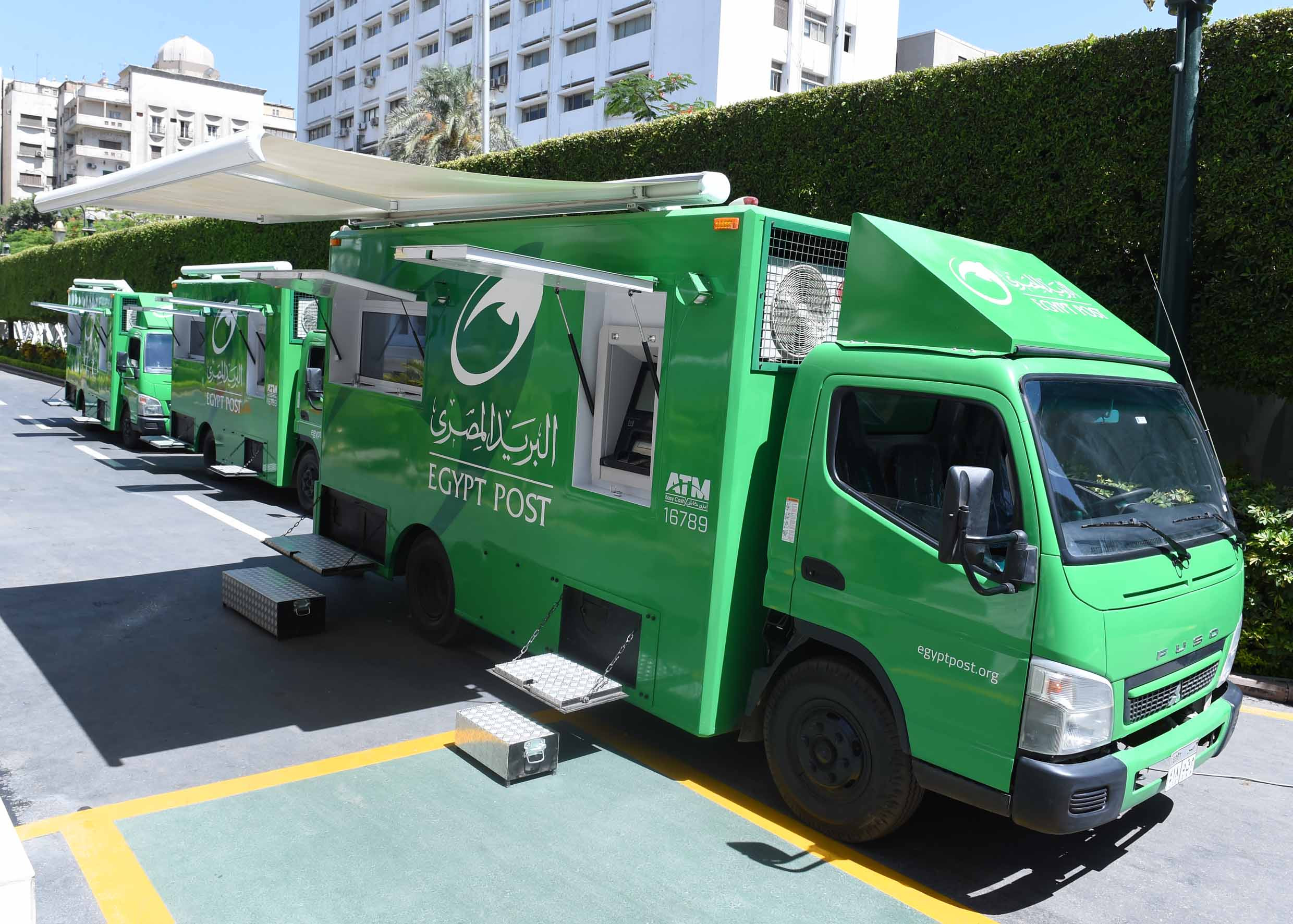 مدبولى يشيد بتجربة سيارات البريد