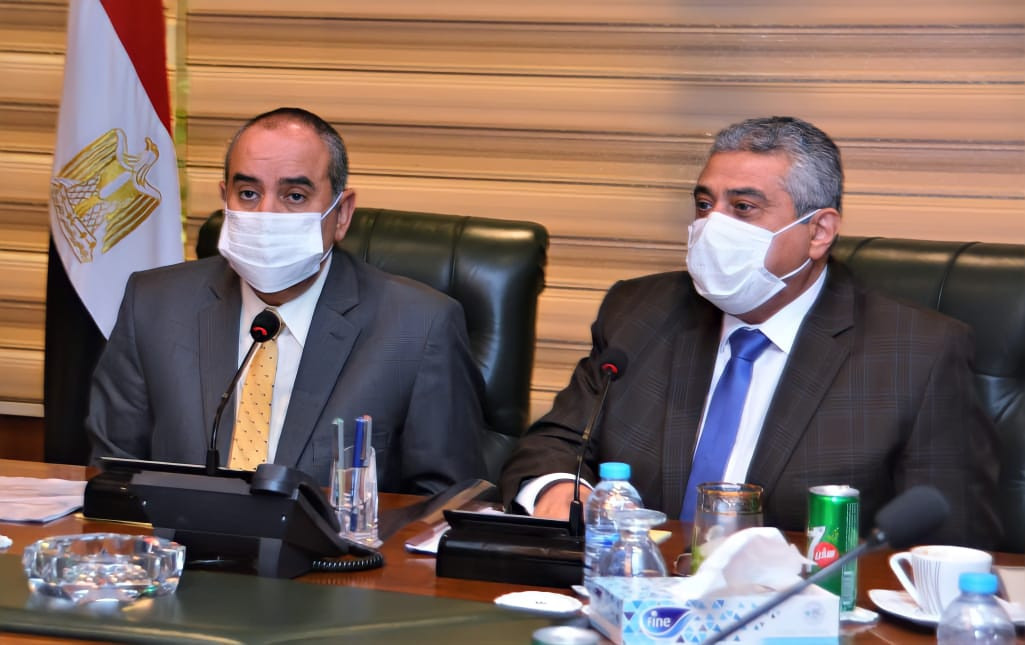 لقاء وزير الطيران المدنى برؤساء الشركات