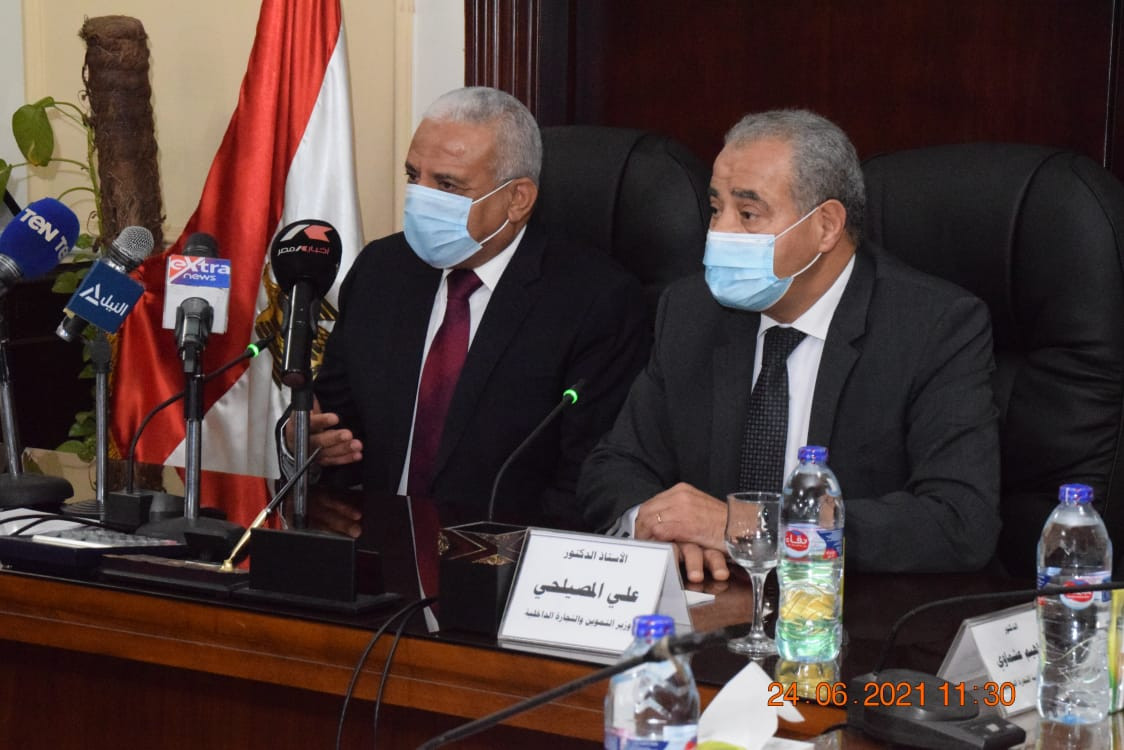 وزير التموين ومحافظ السويس