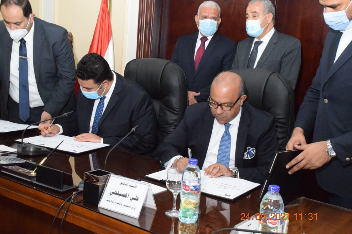 وزير التموين ومحافظ السويس