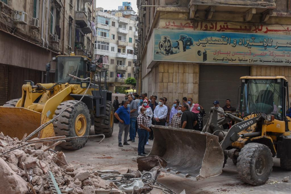 رفع أنقاض عقار الإسكندرية