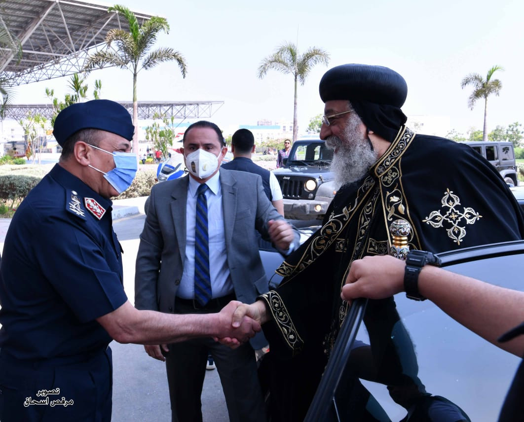 البابا تواضروس يزور متحف القوات الجوية