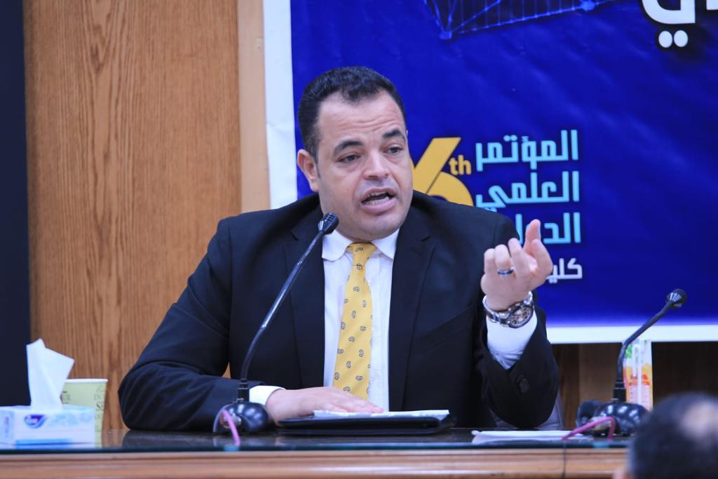 الإعلامى أيمن عدلى