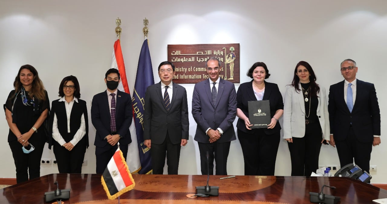 وزير الاتصالات