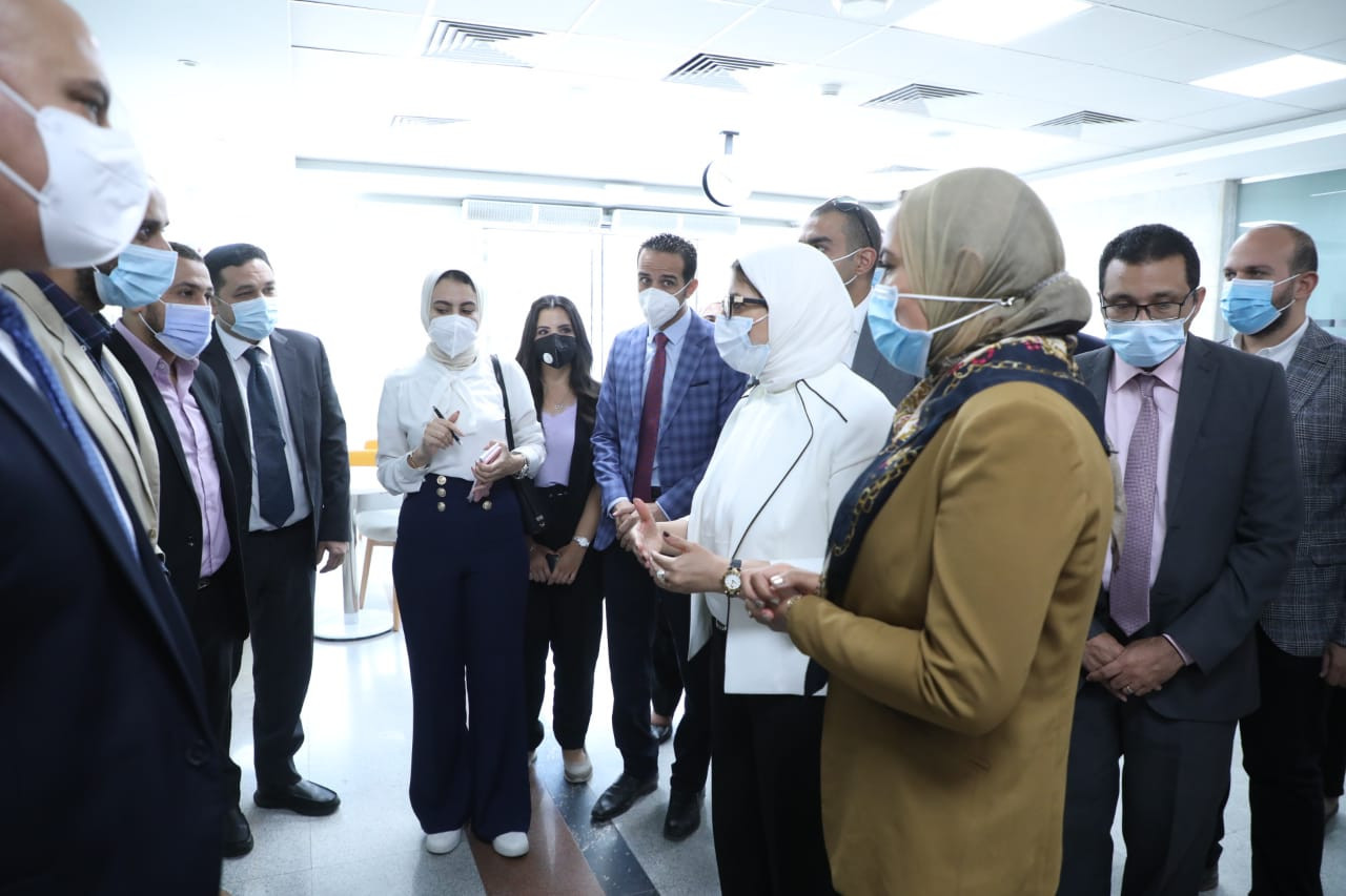 وزيرة الصحة تتفقد مركز تجميع البلازما بالعباسية