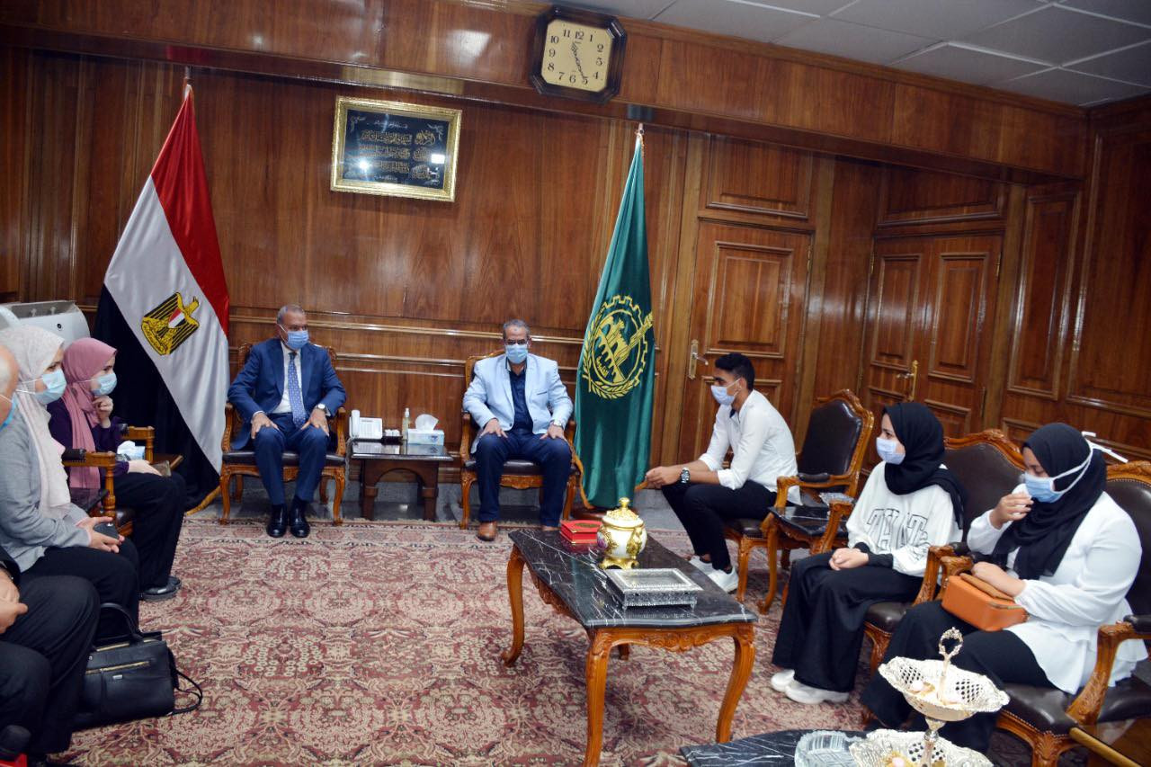 الهجان يستقبل أوائل الدبلومات الفنية