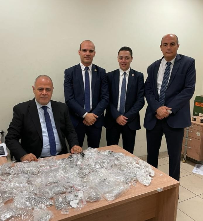 جمارك مطار القاهرة