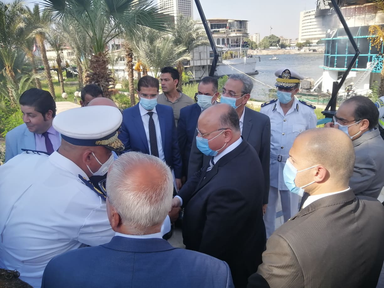 محافظ القاهرة ومدير الأمن يتابعان الحريق