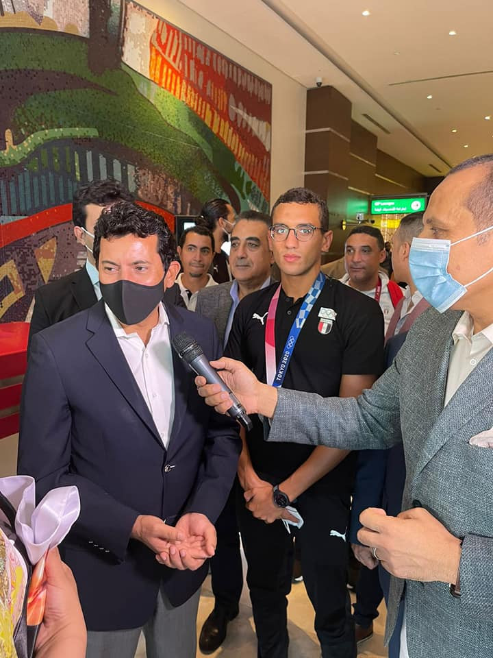 استقبال وزير الشباب لفريال أشرف