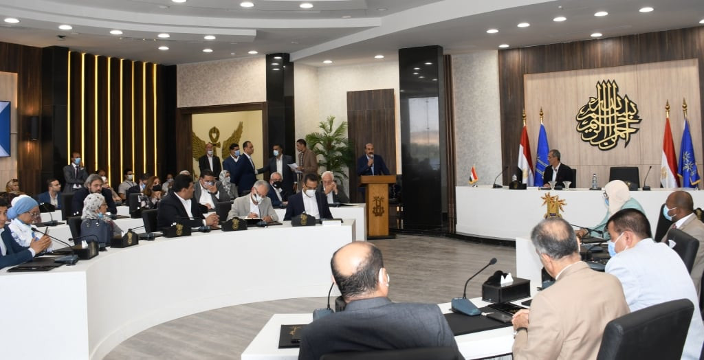 وزير الاتصالات ومحافظ أسوان