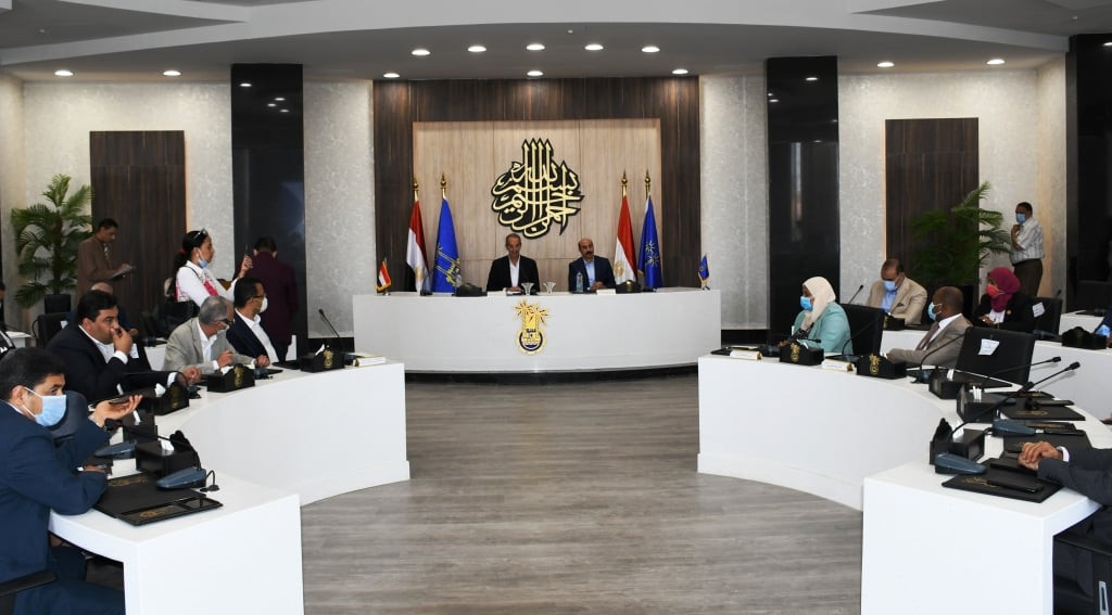 وزير الاتصالات ومحافظ أسوان