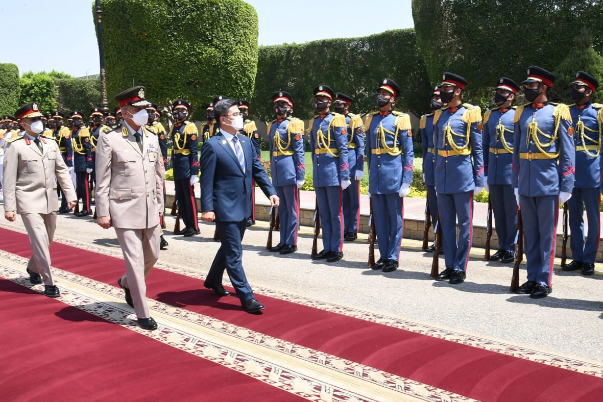 وزير الدفاع ونظيره الكورى الجنوبى