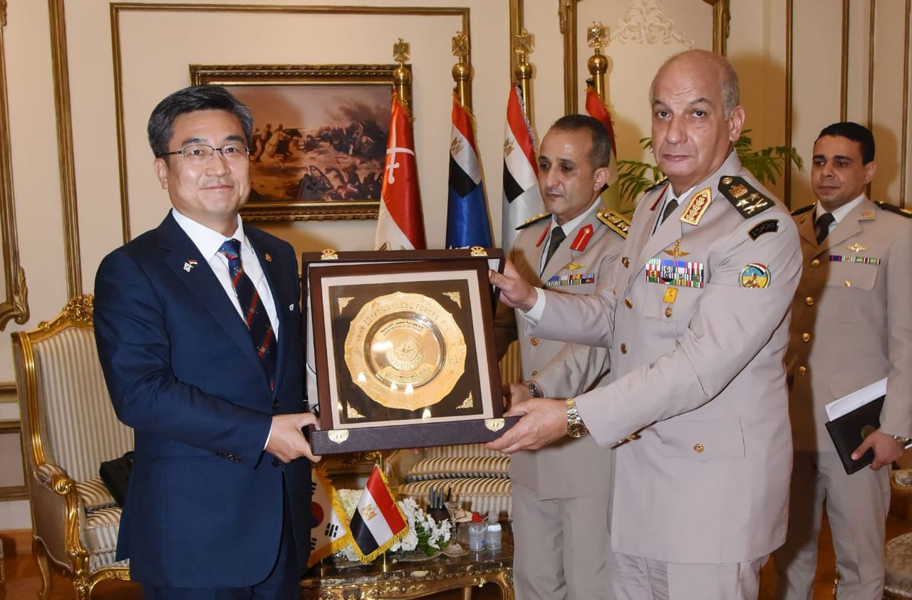 وزير الدفاع ونظيره الكورى الجنوبى