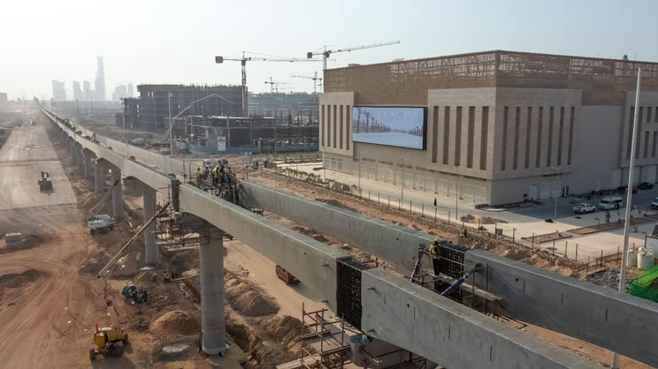 وزير النقل يتابع تنفيذ القطار الكهربائى الخفيف LRT والمونوريل