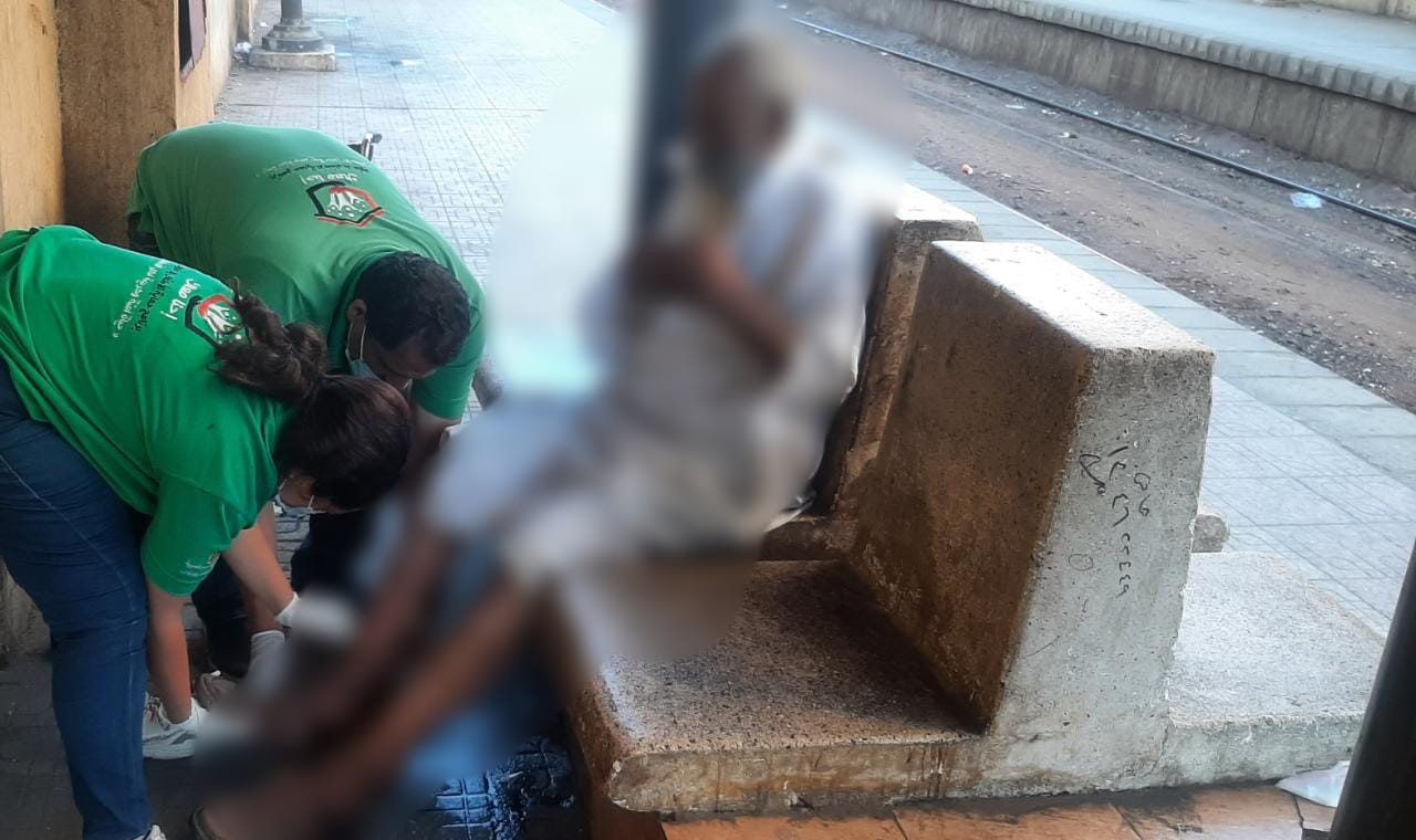 أطفال وكبار بلا مأوى ينقذ مسن بالإسكندرية