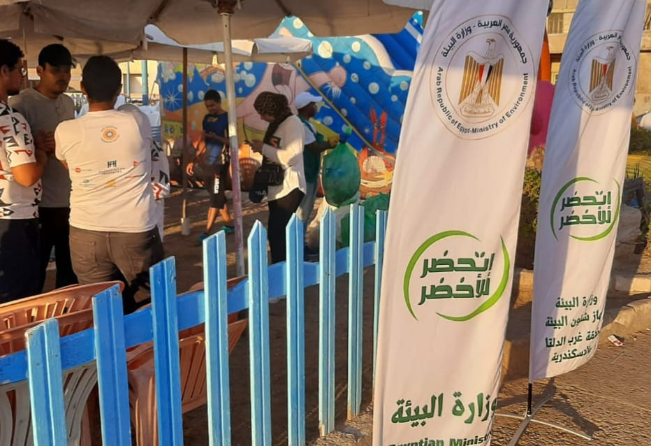 البيئة تنفذ أكبر حملة لتنظيف شواطئ الإسكندرية