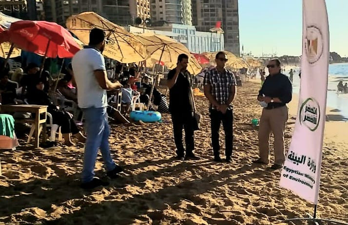 البيئة تنفذ أكبر حملة لتنظيف شواطئ الإسكندرية