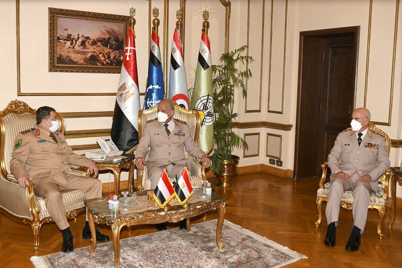 وزير الدفاع يستقبل نظيره اليمنى