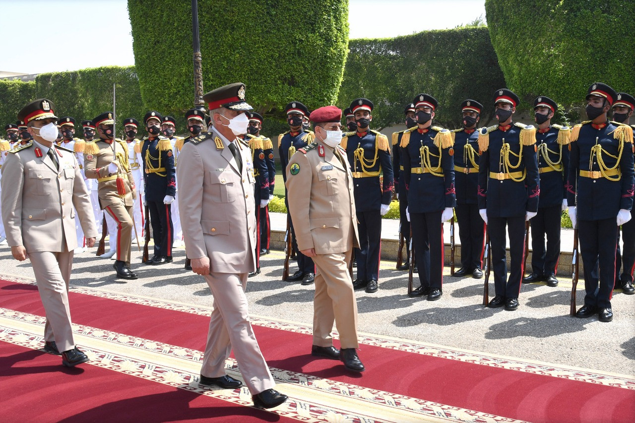 وزير الدفاع يستقبل نظيره اليمنى