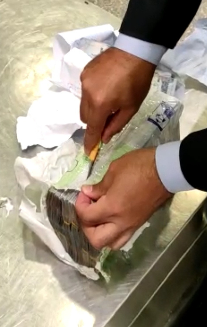 ضبط نجار مسلح يخفى أكثر من مليون ريال سعودى