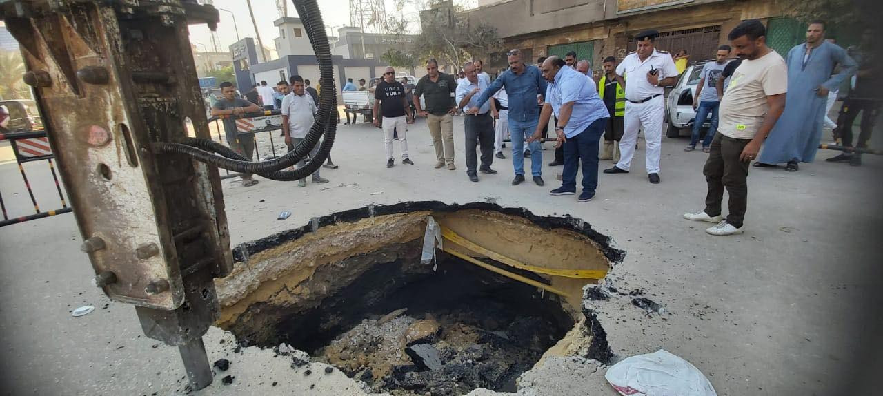 هبوط أرضى بشارع 15 مايو فى شبرا الخيمة