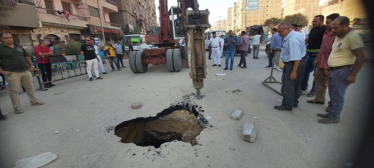 هبوط أرضى بشارع 15 مايو فى شبرا الخيمة