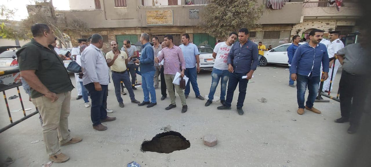 هبوط أرضى بشارع 15 مايو فى شبرا الخيمة