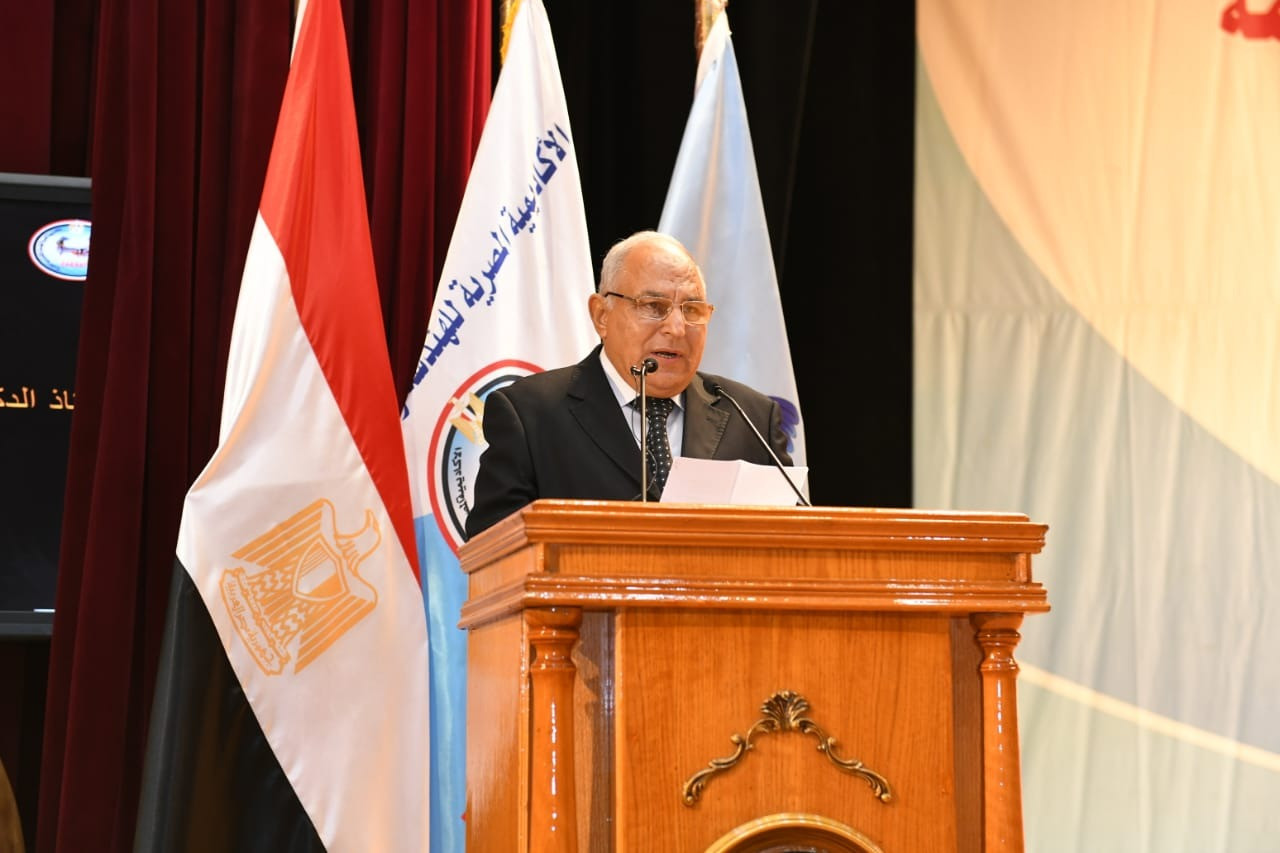وزيرا الإنتاج الحربى والشباب والرياضة خلال حفل التخرج