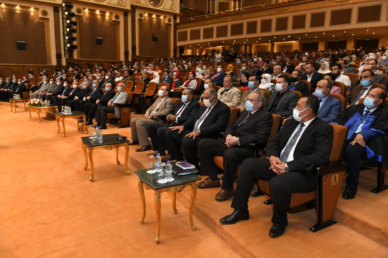 وزيرا الإنتاج الحربى والشباب والرياضة خلال حفل التخرج