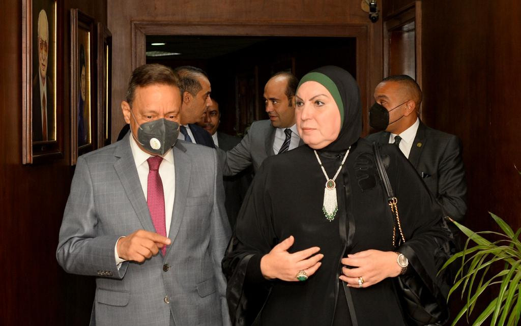 جلسة حوارية لوزيرة التجارة والصناعة