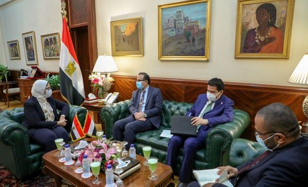 وزيرة الصحة ونظيرها اليمنى