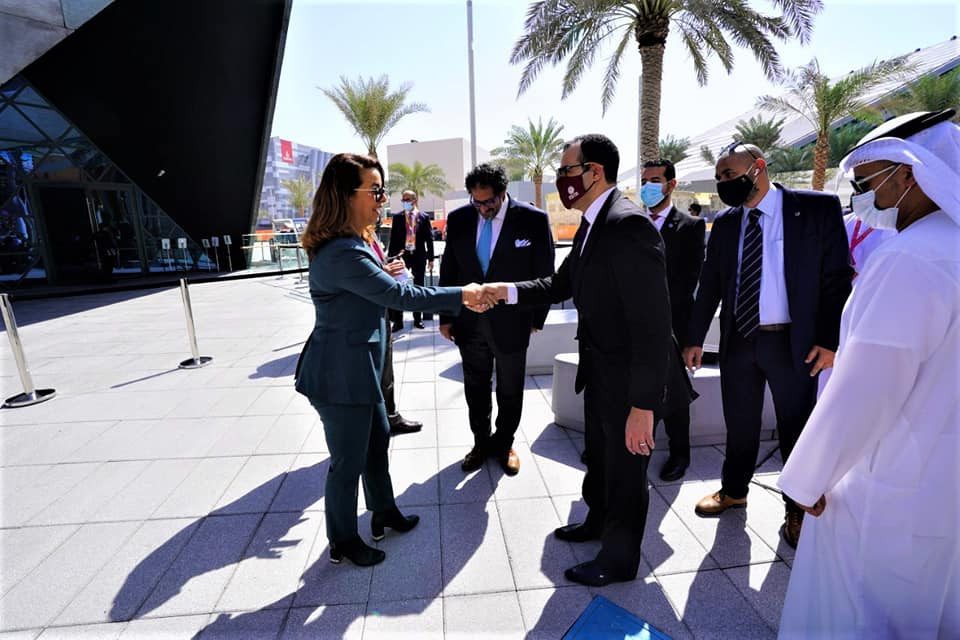 غادة والى