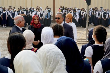 الكاظمى يتابع بداية العام الدراسى فى العراق
