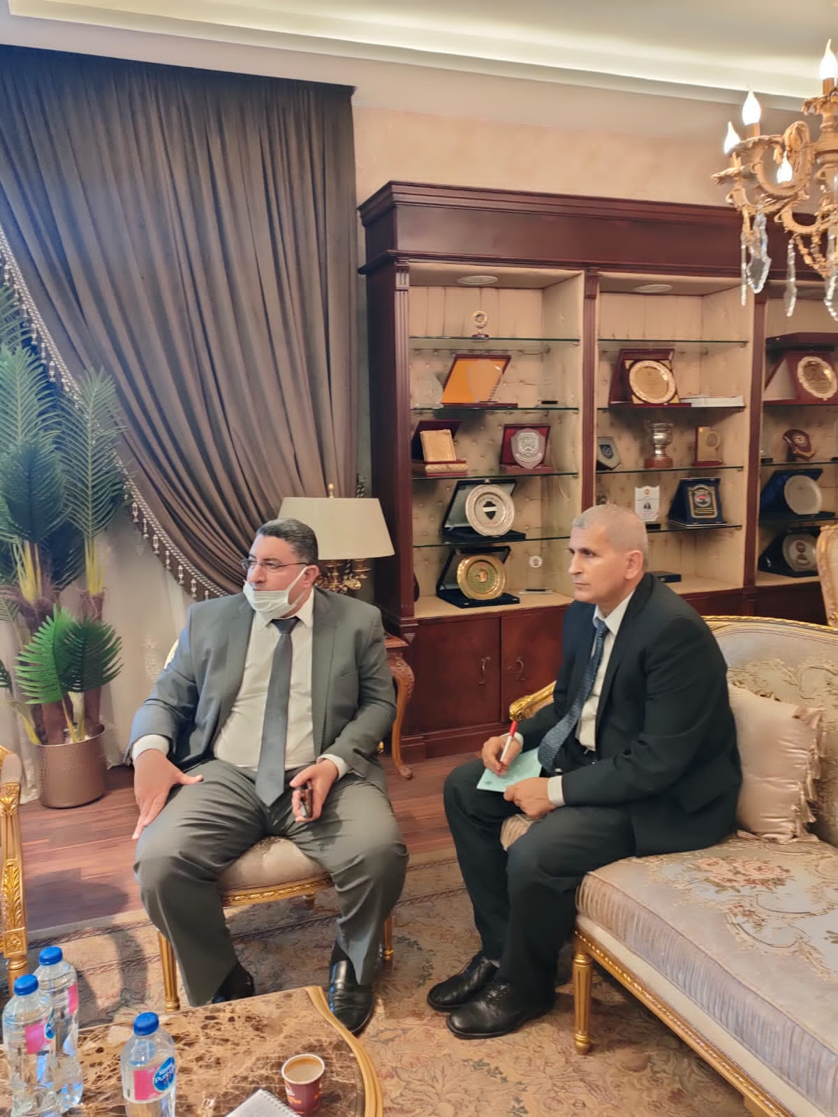 رئيس مصلحة الجمارك ونظيره البريطانى